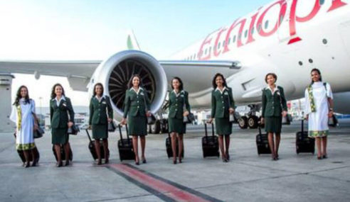 Shirkadda Ethiopian Airline ayaa baadhaysa cabashada arday Soomaali ah