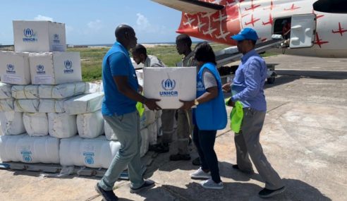 UNHCR airlifts critical assistance to flood victims in Somalia