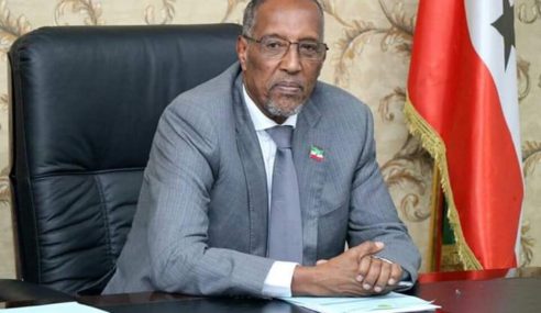 Madaxweyne Muuse Biixi oo kala laabtay Heshiiskii Shirkadihii Samaynjiray Lambarada Baabuurta & Buugaagta Gawaadhida