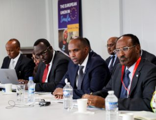 Soomaaliya iyo Midawga Yurub oo ka wada hadlay deyn cafinta iyo qodobbo kale+Sawirro