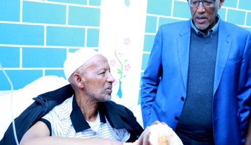 Somaliland President visits former Vice President in Hospital