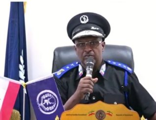 Taliyaha ciidanka Bilayska Somaliland Sareeye guuto Maxamed Aadan Saqadhi “Dabagale” ayaa shacabka Somaliland