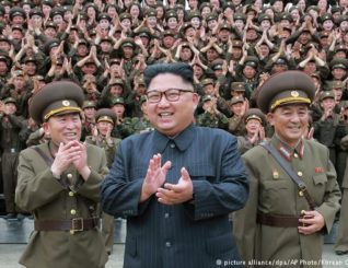 Milateriga Kuuriyada Waqooyi ayaa isku diyaarinaya in uu u ruqaansado aagga Milateriga ka caaggan ee kala qaybisa labada Kuuriyo.