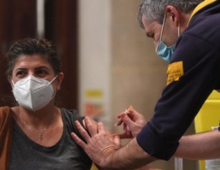 Covid-19: 20 million people in UK receive first dose of vaccine