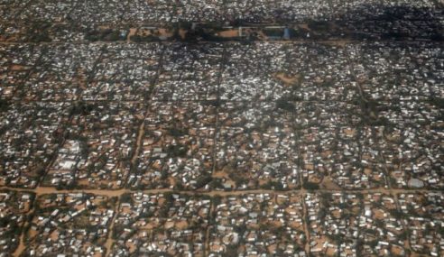 Kenya orders closure of Dadaab, Kakuma refugee camps