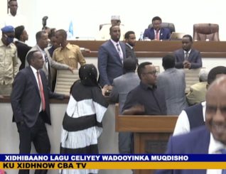 Ciidanka DFS oo jidadka ka xirtay 15 xildhibaan oo loo diiday inay xaadiraan golaha shacabka