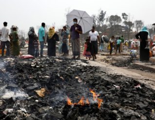 Aid workers struggle to reunite Rohingya children separated by deadly fire