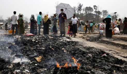 Aid workers struggle to reunite Rohingya children separated by deadly fire