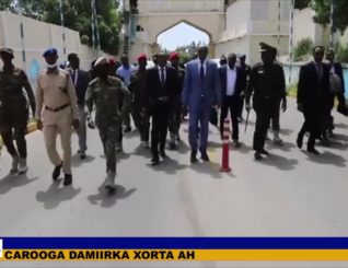 Rooble oo ay wehliyaan RW ku xigeenka iyo Taliyaasha Ciidamada ayaa lug ku tagay Xafiiskiisa