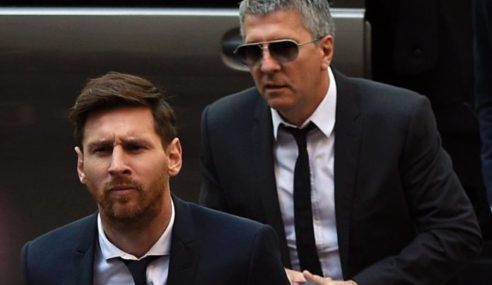 Aabaha Dhalay Lionel Messi Oo Telefoon Kula Hadlay Barcelona Xilli Uu Laacibkani Ku Dhibaatoonayo PSG