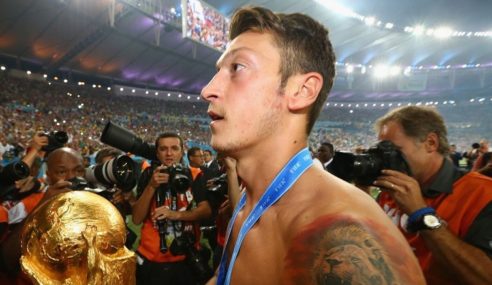 Mesut Ozil Oo Saadaaliyey Cidda Ku Guuleysanaysa Champions League, Premier League Iyo Koobka Adduunka.