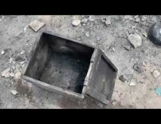 Khasnaddihii Lacaggaha oo haawanaya ee burburka kharaasaraha dabka waaheen.