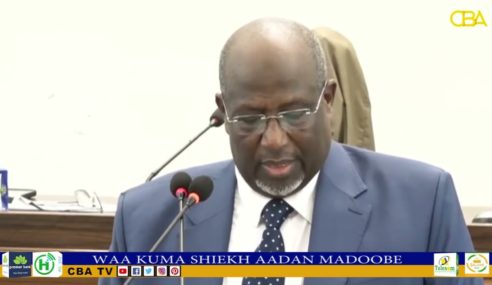 Waa kuma guddoomiyaha cusub ee Golaha Shacabka Shiekh Aadan Maxamed Nuur {Madoobe}