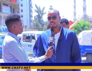 Shacabka deegaanka Soomaalida oo daqiiqado aamusni ah ku garab istaagay ciidamada Liyuu-boolis