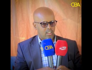 Marka Waraaqaha mudaharaadka loo gudbiyo Maxamed Kaahin, haddii uu diido dab ha hindhiso!”Ucid.