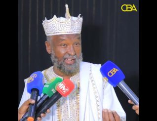 Xildhibaan Barkhad Batuun iyo Xaaskiisa Mushtaaq waxaan u samaynnaynaa munaasibad heer qaran ah”