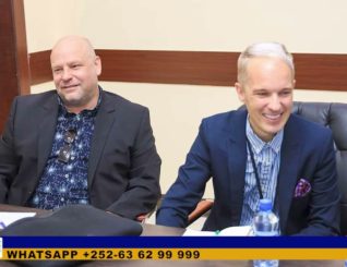 Wasiirka arimaha gudaha iyo dib u heshiisiinta somalia oo Kulan la qaatay wafdi ka socda haya,ada