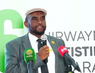 “Aqbali mayno dibna u dhici mayso in xog aanu leenahay Cid aan loogu talo galin gaadho”