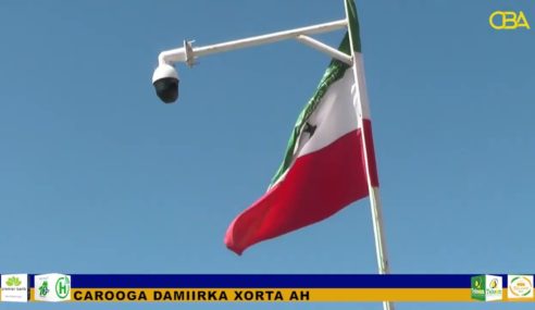 Nin Jarmal ah oo safar dhulka ah ku maraya wadamada dunida ayaa soo gaadhay Somaliland