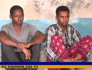 Taliska booliska somaliya oo soo bandhigay dhalinyaro iyo hub ay ku geysan rabeen weeraro .