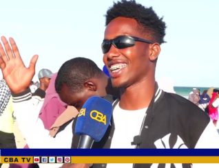 Warbixin- dhalinyaro farsado shaqo ka helay dalxiisayaasha sii kordhaya ee xeebta liido.