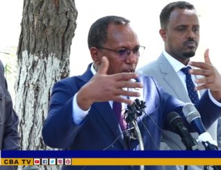 “Qofkii Dhaqaalo siiya shabab wuxuuu halis ku yahay naftiisa&ehelkiisa wuxuu Naaxinayaa bombo”