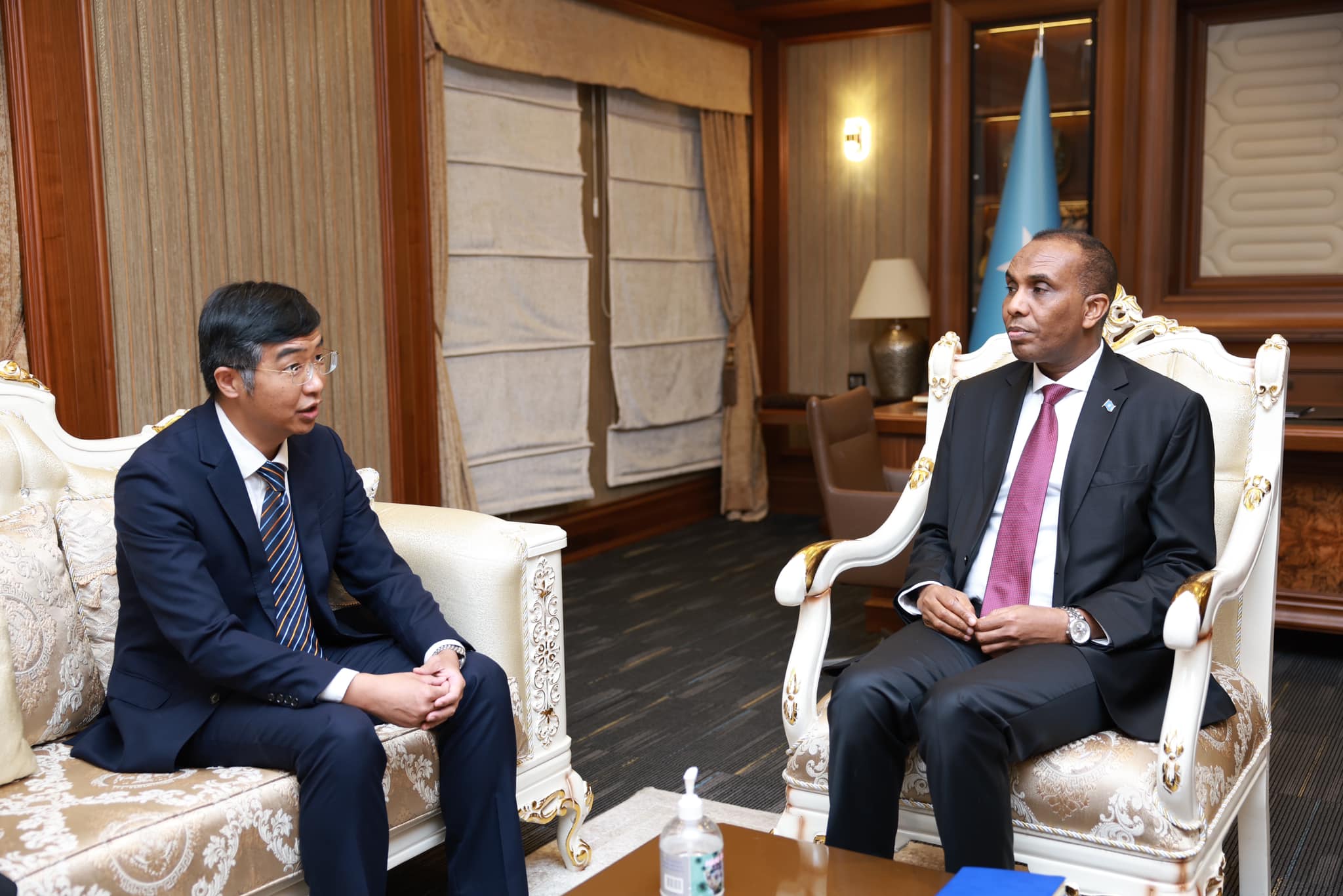 Somalia, China discuss development projects