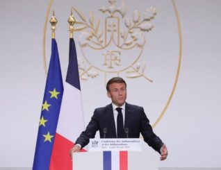 French president pledges support for ECOWAS, praises ambassador to Niger for defying exit order