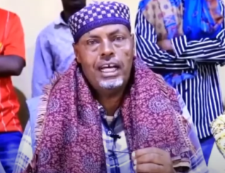 Mid ka mid ah bulshada Walaalaha ah ee dirirtu ku dhex martay Degmada Ceel-Afweyn oo aqbalay …