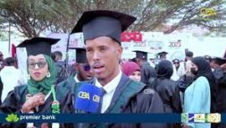 Qaar ka mida ardayda ka qalinjabisay maanta Jamacada Frantz Fanon oo dareenkooda muujiyay.