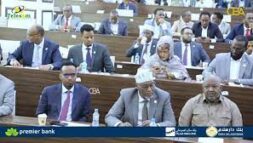 Warbaahinta ayaa laga saaray fadhigii baarlamaanka Soomaaliya ee maanta