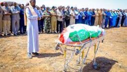 Madaxwaynaha JSL ayaa ka qaybgalay aas qaran oo Hargaysa loogu sameeyey Marxuum Axmed Aadan