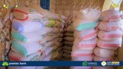 Ururka Shaqo Barakaleh ayaa deeq raashin ah gaadhsiiyay 140 qoys oo deggan xaafadda Hodan Hills