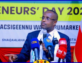 “Aniga iyo Mustafe dhawr ganacsiyo oo yaryar ayaa naga kacay laakiin….”Wasiir Yuusuf Keyse