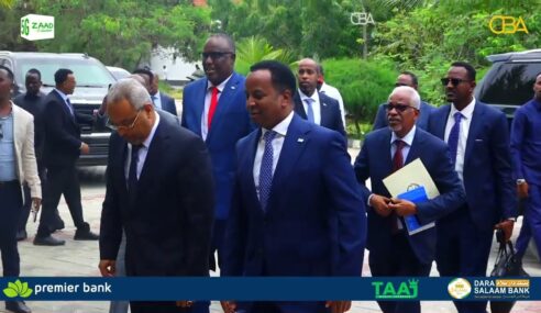 Dowladaha Soomaaliya iyo Jabuuti oo heshiis wadatashi ku kala saxiixday Muqdisho.