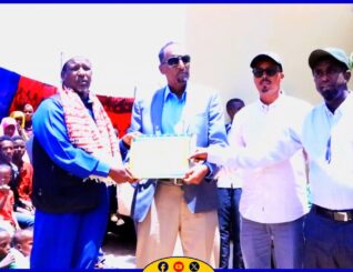 Tuulada Kulmiye ee Degmada Sheekha ayaa laga hirgeliyay xarunta barashada Quraanka Kariimka ah.