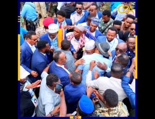 “Ugaas haddii aad maalin wax tirsatay maanta ayaanu kaa maydhaynaa. “Maayir Mooge