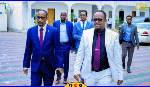 Wasiirka Ganacsiga iyo Dalxiiska Somaliland ayaa xafiiskiisa ku qaabilay dhigiisa Jabuuti