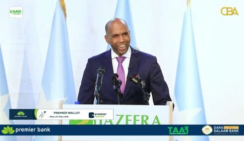 “Waxaa nasaiib darro ah in Madaxweynaha uu suuq madow ku iibinayo hantidii qaranka” Raysal wasaarihii hore Soomaaliya, Xasan Ali Khayre.