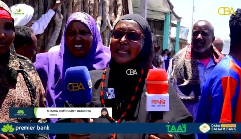 “Ganacsato mukeyf ku dhexjira inay anagoo cagaheena boor leh inay dhulkeena qaataan ma yeelayno” Qaar ka mid ah shacabka banaanbaxa ka dhigay xaafadda Tarabuunka, Muqdisho