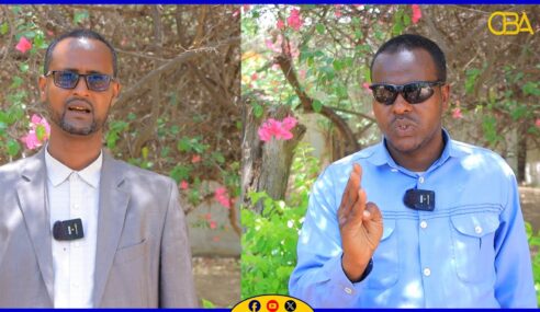 Faarax Cabdi iyo Cilmi Maxamed Dhancadde ayaa Maayirka Ceel Afweyn ku eedayey inuu siyaasadeeyay deeq raashin ah oo degmadda la soo gaadhsiiyay