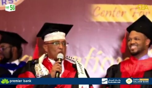 Sheekh Dirir oo la guddoonsiiyay shahaado sharaf sare