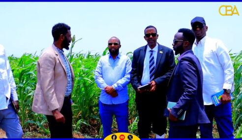 Wasiirka Xanaanada Xoolaha Somaliland Cumar Shucayb Oo Booqday Banka Wajaale Ayaa Sheegay In Mashruuca Banka Wajaale Iyo Banka Qool Caday Ay Yihiin Mashaariico Shacabka Looga Faa’iidaynayo