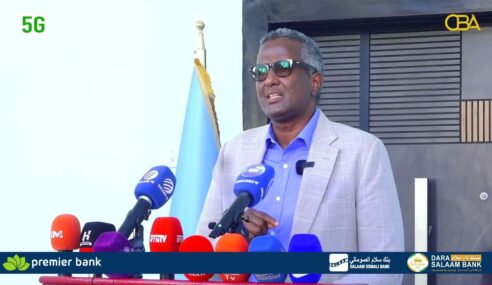 Xildhibaan Cabdiraxmaan Cabdishakuur oo madaxda dawladda Soomaaliya u jeediyey eedo culus iyo digniino adag.