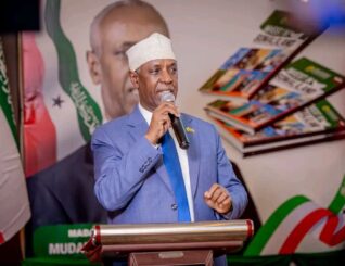 The Vice President of the Republic of Somaliland, Mr. Mohamed Ali Aw Abdi, today officially launched the Somaliland Investment Guide in Hargeisa.This program outlines the available investment opportunities in the country, the national investment policy, and the incentives for both domestic and foreign investors.The launching ceremony was also attended by government ministers, businesspeople, scholars, and many other distinguished guests.In a keynote speech, the Vice President emphasized the importance of investment for the country, stating:“Investment is the gateway to a country’s development. Fortunately, Somaliland currently offers numerous investment opportunities. I encourage our local entrepreneurs to take advantage of these opportunities, as they are the citizens and true stakeholders of this nation. As a government, we are ready to welcome anyone who wishes to invest in Somaliland.”