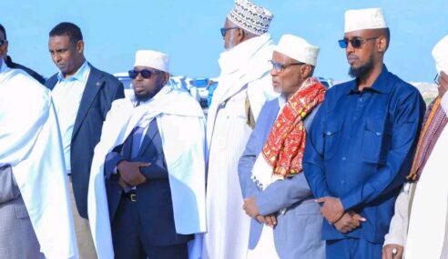 The Peace Preparatory Committee, members of the National Peace Committee, and the administration of Sanaag region welcomed a preliminary delegation representing the Warsangeli clan’s peace conference near the outskirts of Ceerigaabo town.