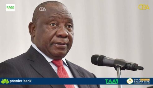 42 qof ayaa ku dhintay shil bas oo ka dhacay buuraleyda Koonfur Afrika