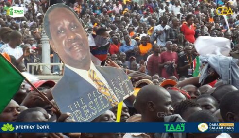 Booliska dalka Kenya ayaa toogasho ku dilay seddex qof oo rayid ah inta ay socototay qabanqaabada tacsida Raila Odinga.