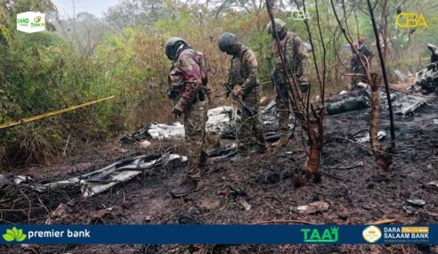 Diyaarad ay saarnaayeen 12 qof ayaa ku burburtay meel u dhow xeebta Kenya.