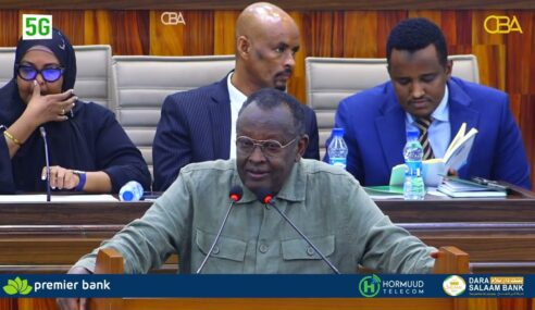 Dood: Xildhibaanada Golaha Shacabka Soomaaliya ayaa aragtiyo kala duwan ka dhiibtay xisaabxidhka ay maanta horkeentay wasaaradda maaliyadda